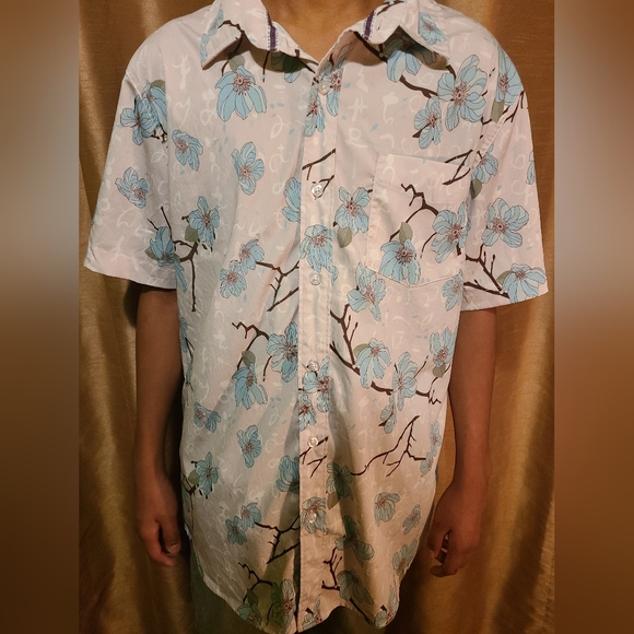 🌸Blossom Tree Button Up Flowy Shirt🌸 - Picture 2 of 5